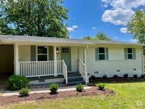 Building Photo - Beautiful Craftsman home in Smyrna