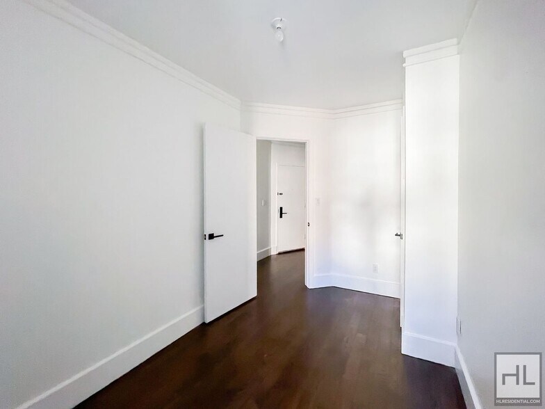 Building Photo - Carroll Gardens 2-Bed 1-Bath
