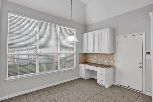 Building Photo - West Allen Beauty.  Ready to GO