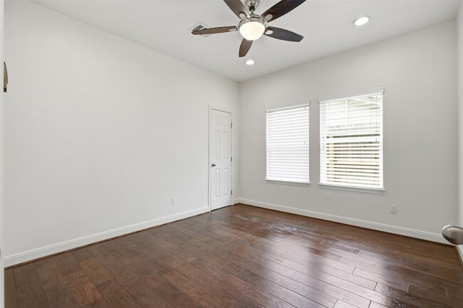 Building Photo - 14002 Myrtlea Dr