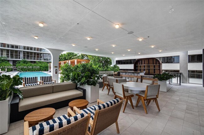Building Photo - 2678 Tigertail Ave