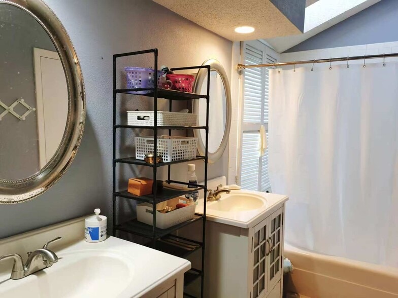 Master Bath - 3206 Sturbridge Ln