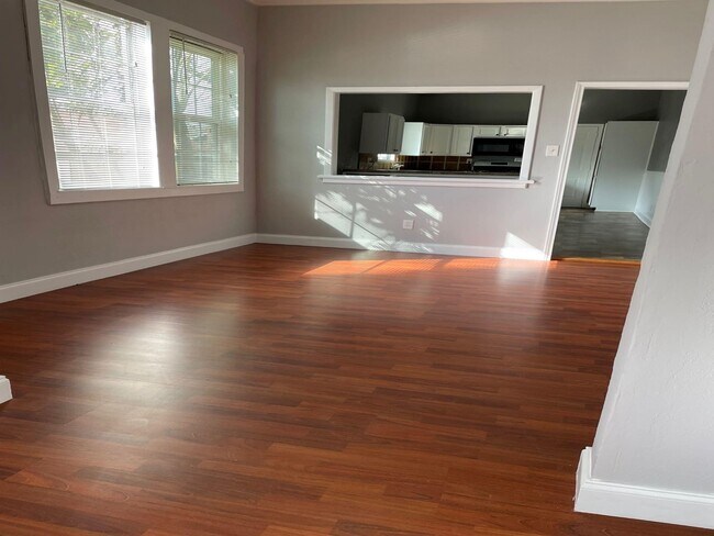 Building Photo - 504 Green St