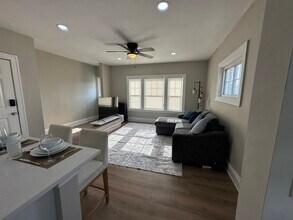 Building Photo - 1847 E 87th St