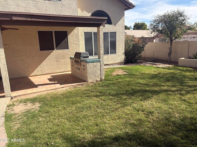 Building Photo - 1472 E Constitution Dr