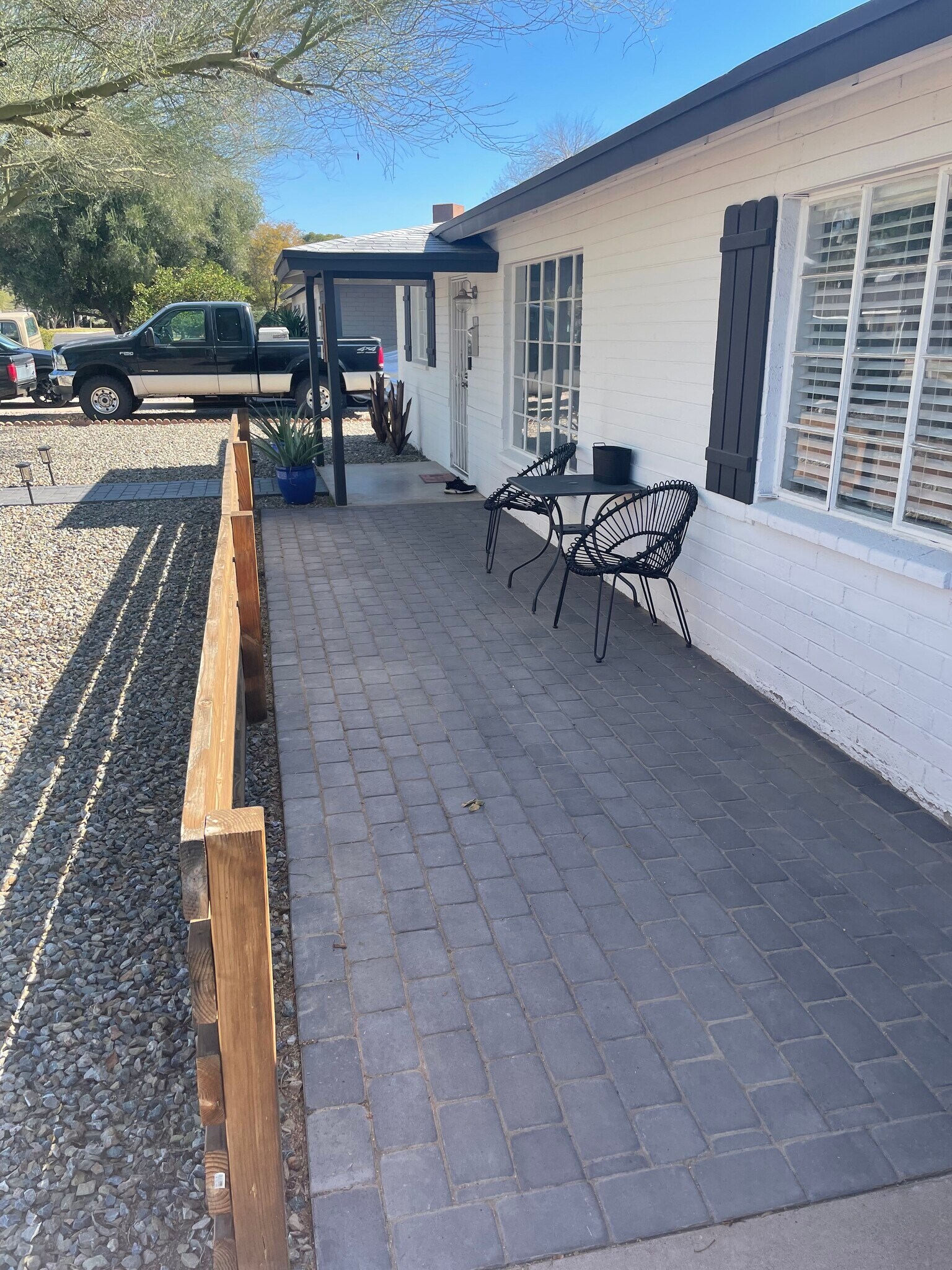 Front Porch (furniture not included) - 911 E San Juan Ave