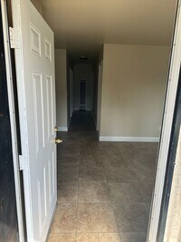 Building Photo - 647 1/2-1619-1612 E 111th St