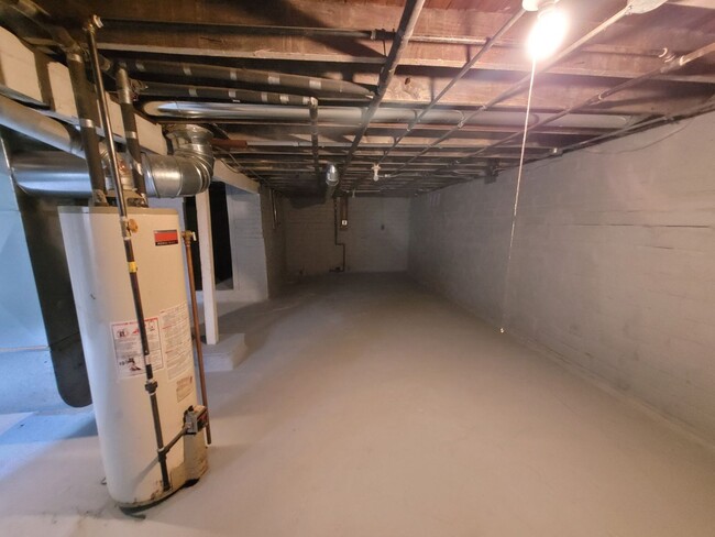 Building Photo - 2 Bedroom Rental Home with mudroom and spa...