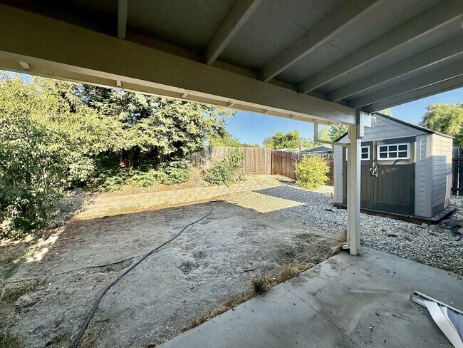 Building Photo - 890 Athan Ave