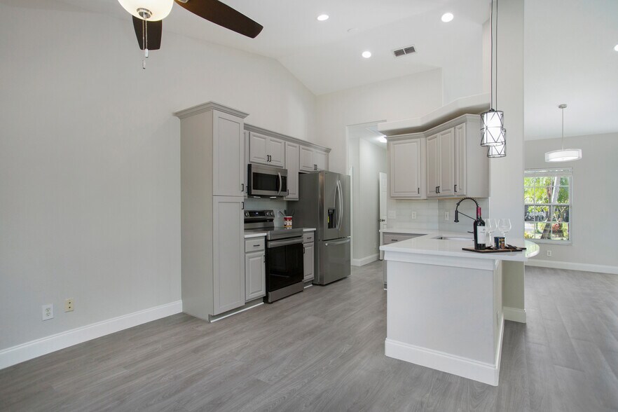 Building Photo - 2921 Inlet Cove Ln E