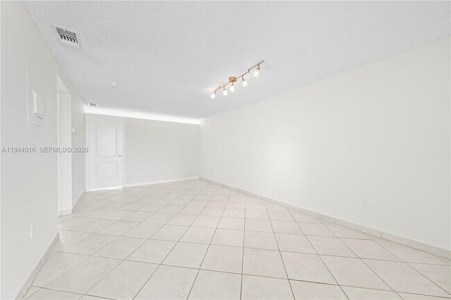 Building Photo - 1975 Normandy Dr