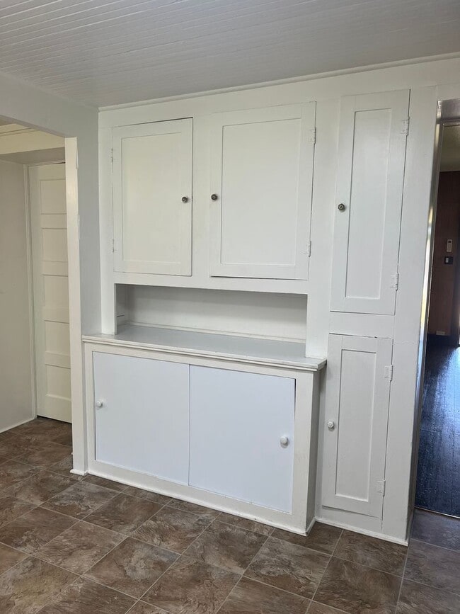 Building Photo - Pine Grove Home