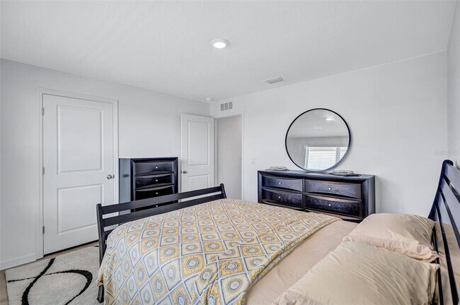 Building Photo - 7601 Rosewood Gdn Lp
