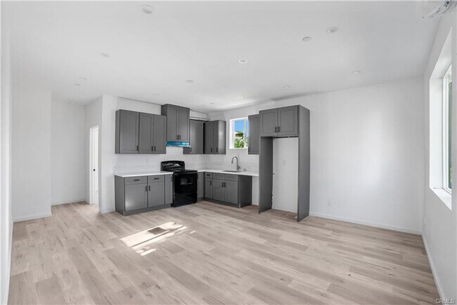 Building Photo - Brand new, never-lived-in ADU available for lease in the heart of Winnetka.