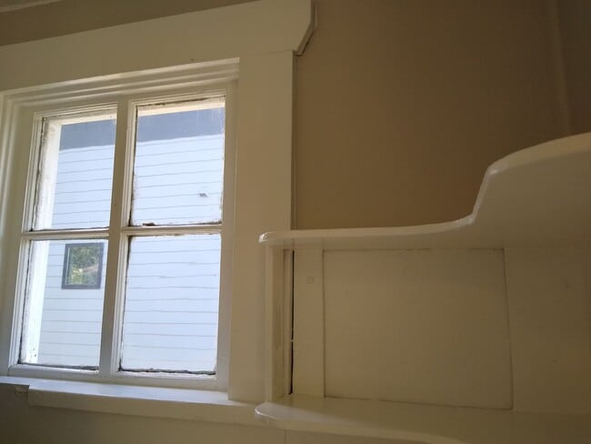 Building Photo - DU Charming 1920's Bungalow 2 Beds 1 Bath  Available Now