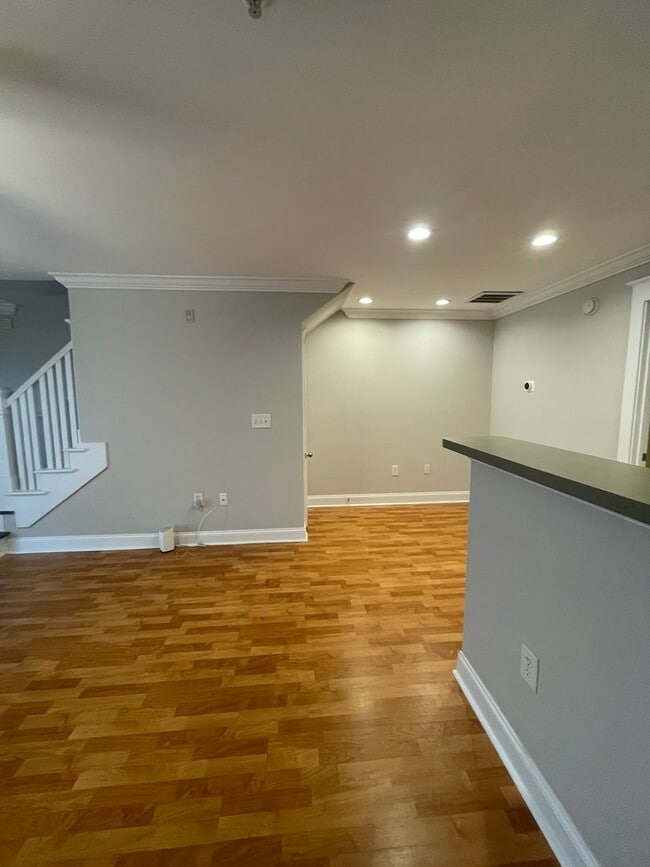 Building Photo - 07-211 Markey