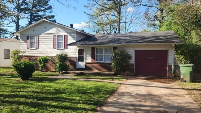 Primary Photo - 4 BR / 2.5 BA Single family home