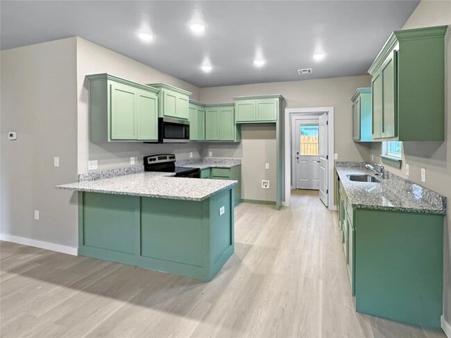 Building Photo - 412 N Bickford Ave