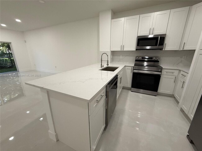 Building Photo - 8132 SW 17th Ct