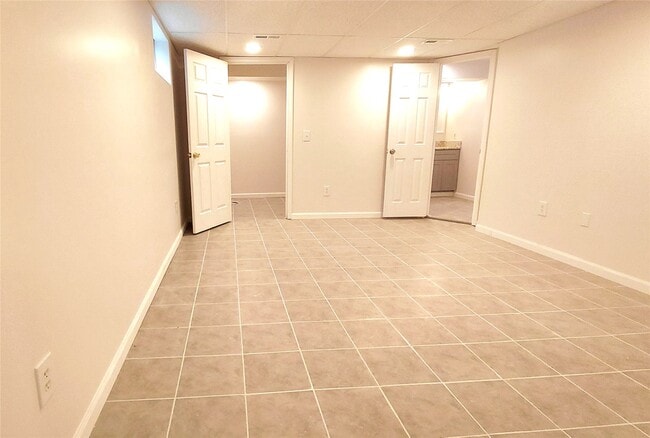 Building Photo - 331 Carriage Trail Ct