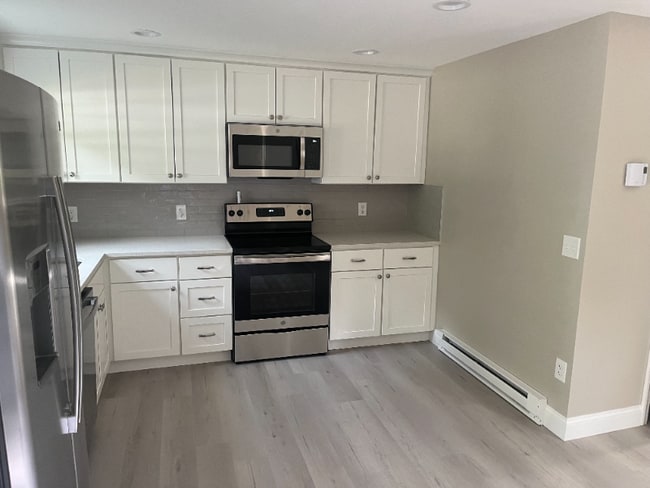 Building Photo - 180 Main St