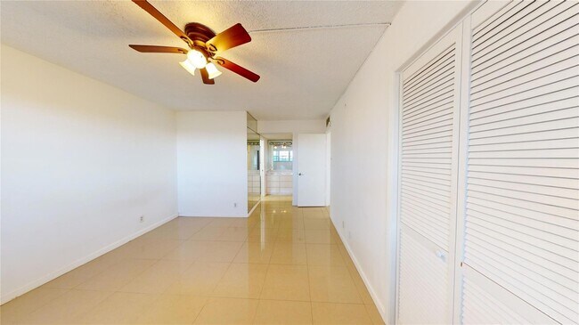 Building Photo - 3080 N Course Dr