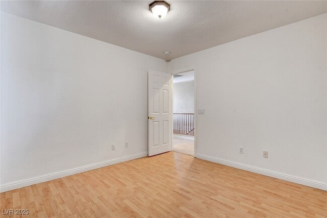 Building Photo - 1005 Roaring River Ave