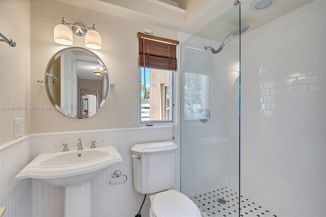 Building Photo - 325 Bontona Ave