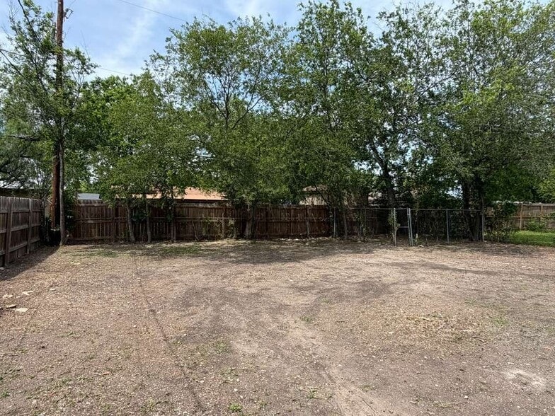 Building Photo - 7819 Quirt Dr