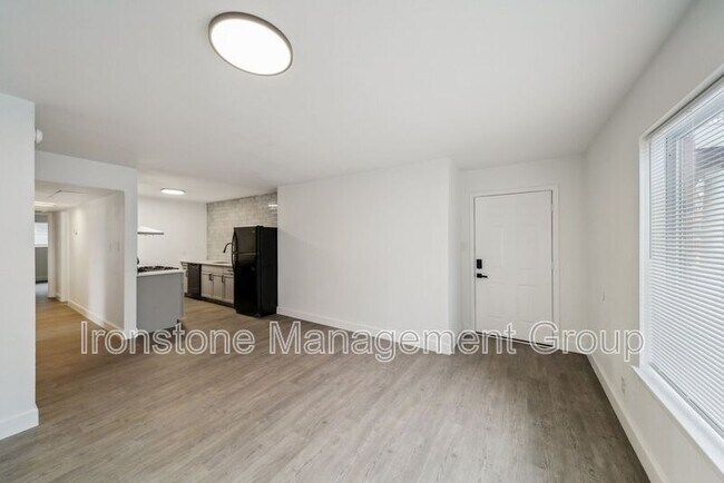 Building Photo - 4525 E 31st St