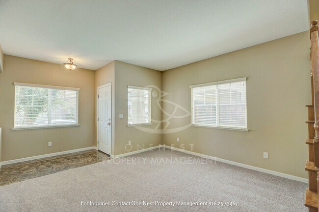 Building Photo - West Roseville 3 bdrm, 2.5 bth in gated community