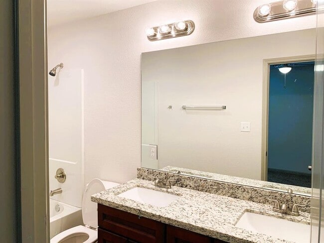 Building Photo - 618-626 Magnolia Bend