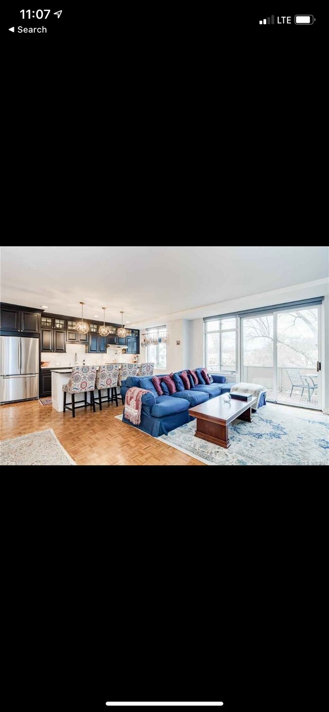 Building Photo - 1028 Farmington Ave