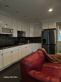 Building Photo - 3800 Hillsdale Dr