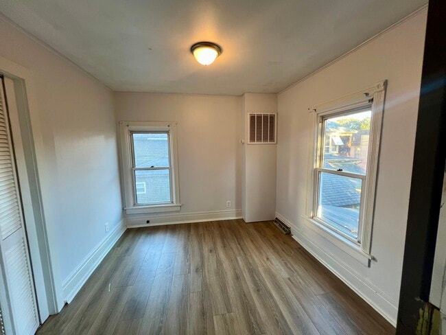 Building Photo - Birch