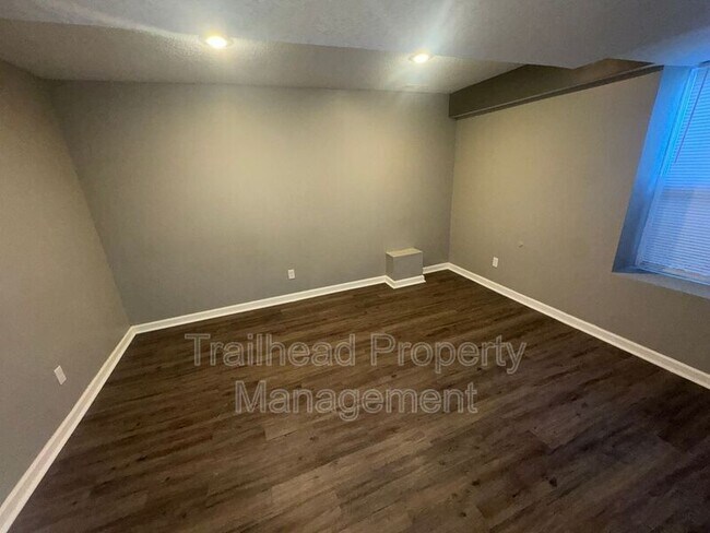 Building Photo - 603 Hillcrest St