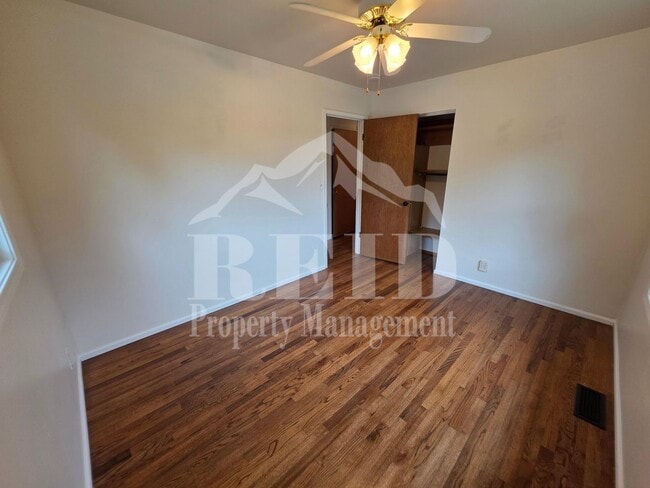 Building Photo - Central Kitsap Home with Large Fenced Yard Close to Shopping, Base, & Kitsap Lake