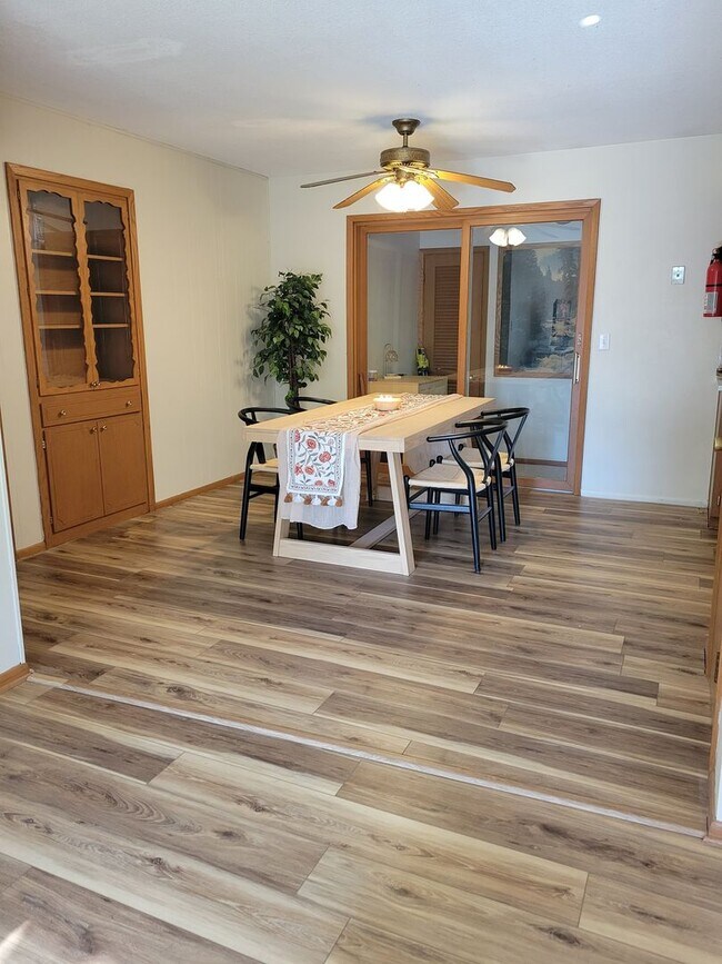 Building Photo - 3 Bedroom Unit