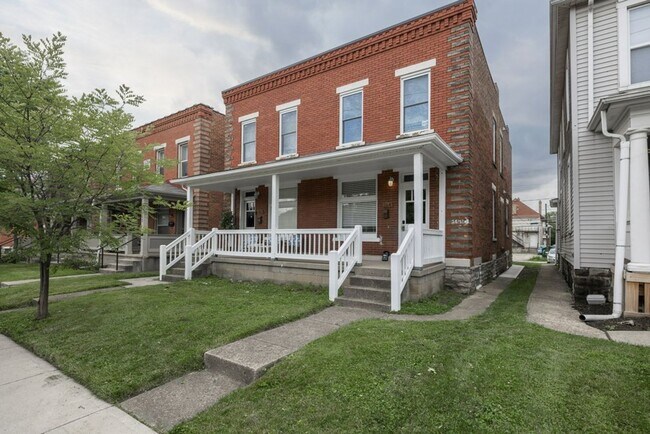 Primary Photo - E 11th Ave 162-164 MLR