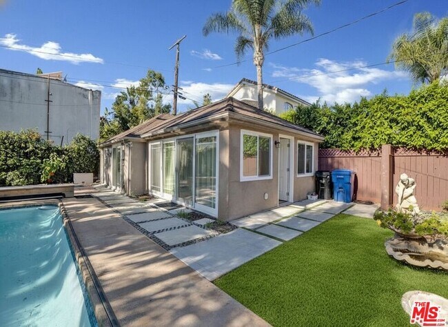 Building Photo - 743 N Orange Dr