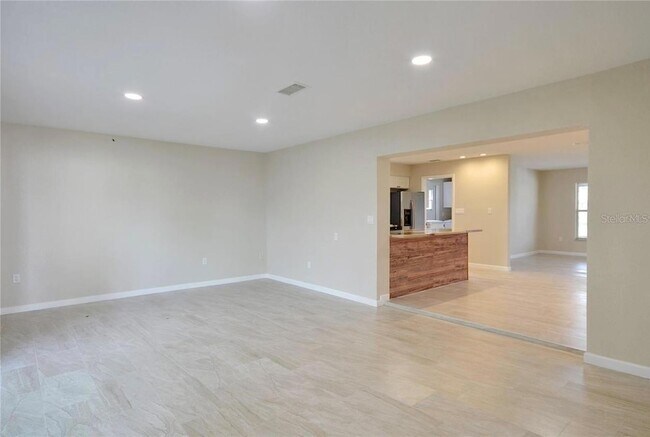 Building Photo - 757 Evangeline Ave