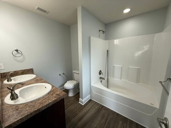 Building Photo - Pensacola - Weatherstone - 3 bedroom, 2 bathroom