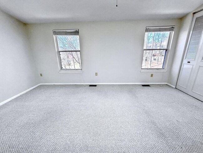Building Photo - Charming 2-Bedroom Home with Modern Amenit...