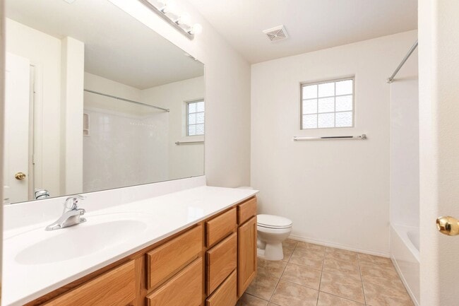 Building Photo - Nice Large Home in Sonoma Ranch—-Will go f...