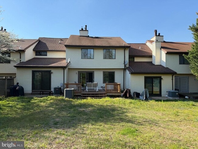 Building Photo - 5404 Doral Dr