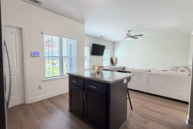 Building Photo - COMING JUNE 2026! (Pet Friendly)