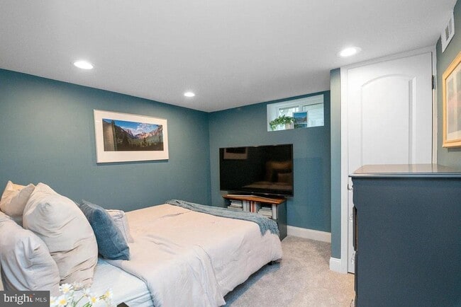 Building Photo - 3302 Orlando Ave