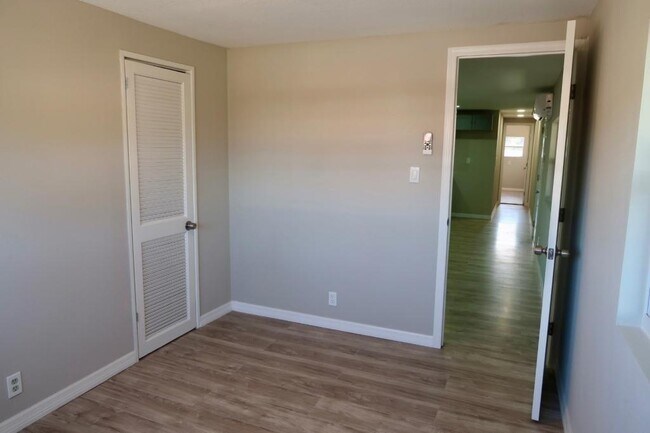 Building Photo - 410 Suwanee Dr