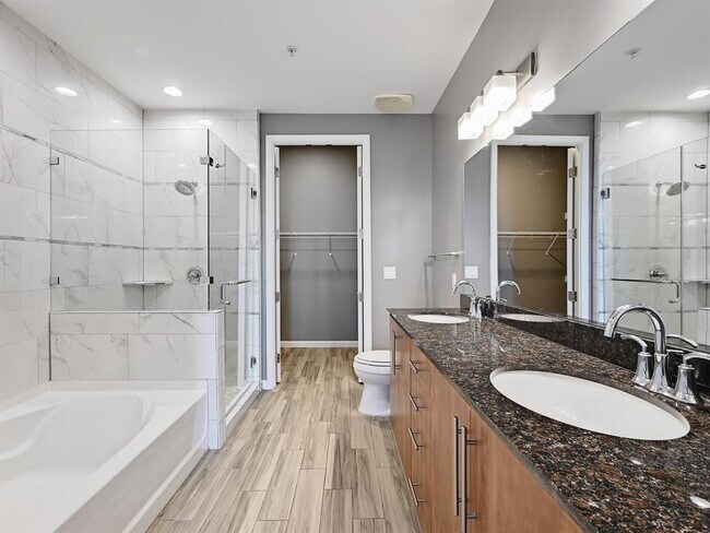 Building Photo - 54 Rainey St