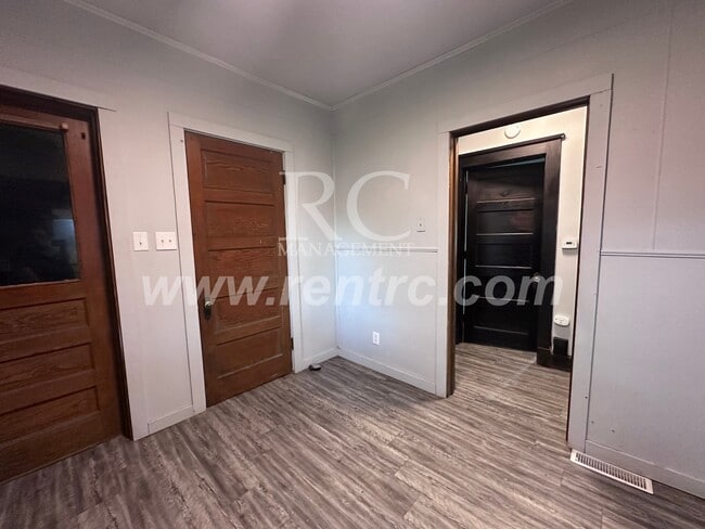 Building Photo - 223 Kentucky-